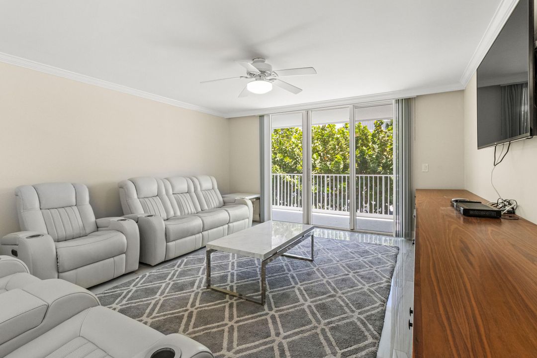 For Rent: $3,500 (2 beds, 2 baths, 1121 Square Feet)