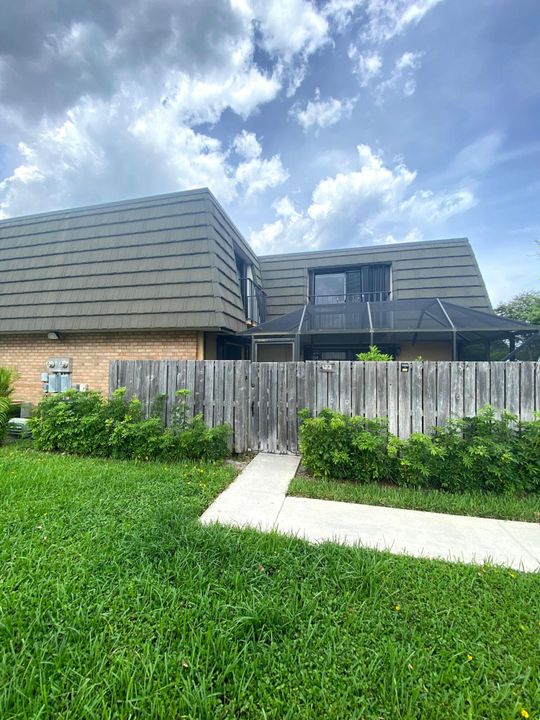 For Rent: $2,000 (2 beds, 2 baths, 1236 Square Feet)