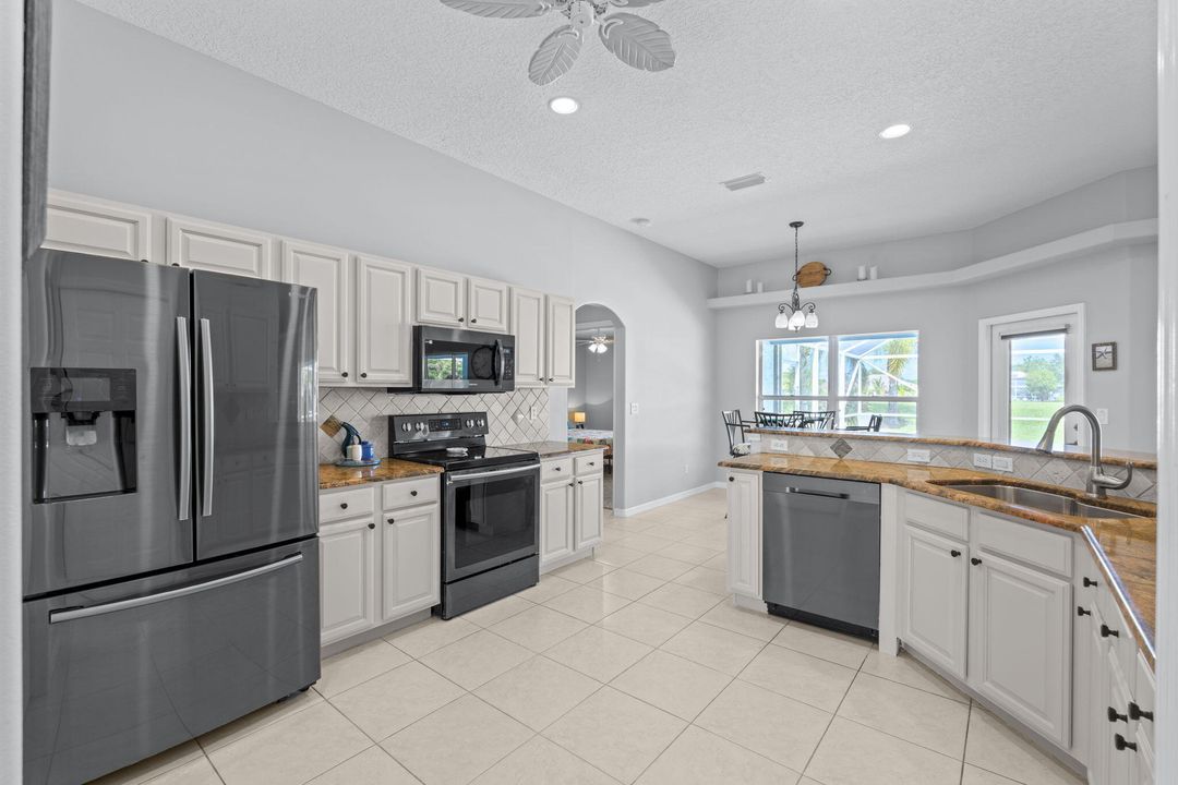 Active With Contract: $485,000 (3 beds, 2 baths, 1846 Square Feet)