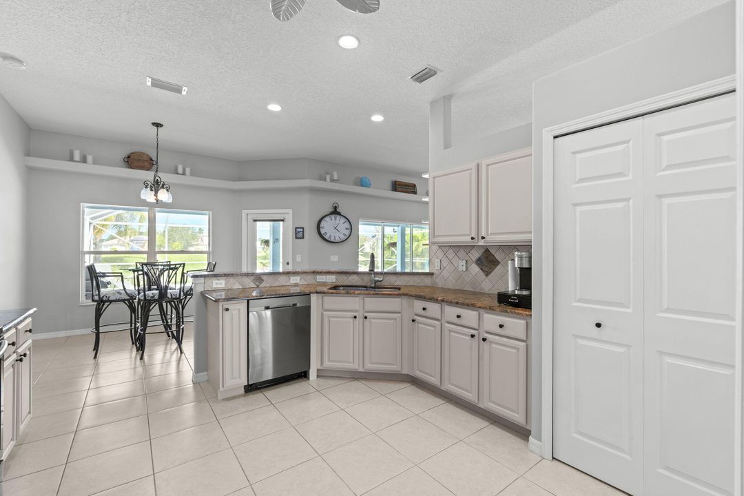 Active With Contract: $485,000 (3 beds, 2 baths, 1846 Square Feet)