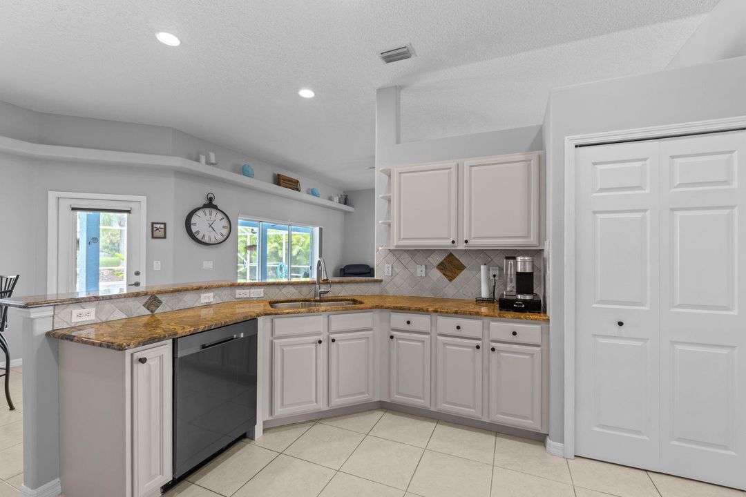 Active With Contract: $485,000 (3 beds, 2 baths, 1846 Square Feet)