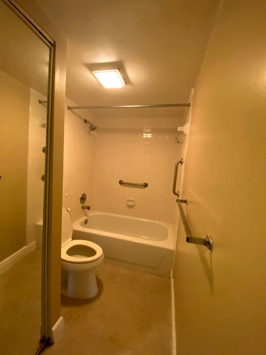 For Rent: $2,000 (2 beds, 2 baths, 1236 Square Feet)