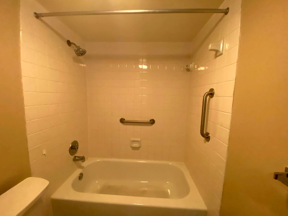 For Rent: $2,000 (2 beds, 2 baths, 1236 Square Feet)