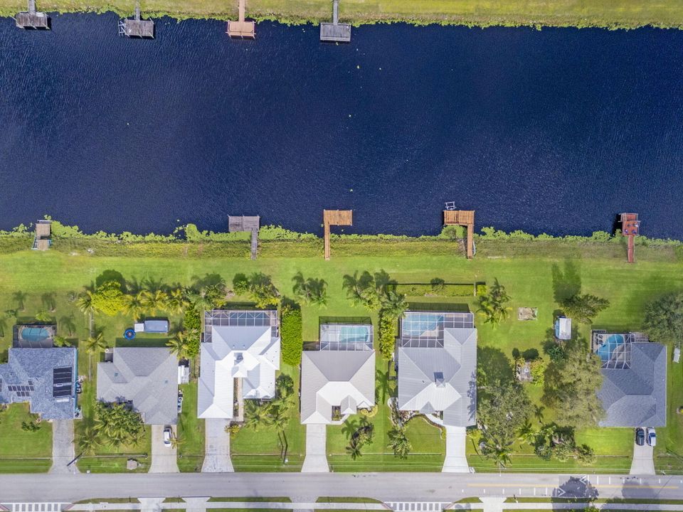 Active With Contract: $485,000 (3 beds, 2 baths, 1846 Square Feet)