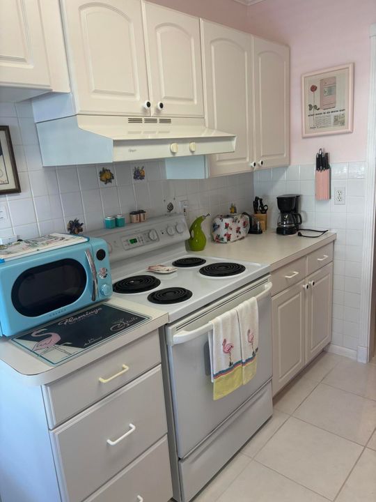 For Rent: $1,699 (2 beds, 2 baths, 908 Square Feet)