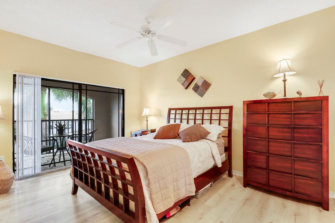 Active With Contract: $289,900 (2 beds, 2 baths, 1092 Square Feet)