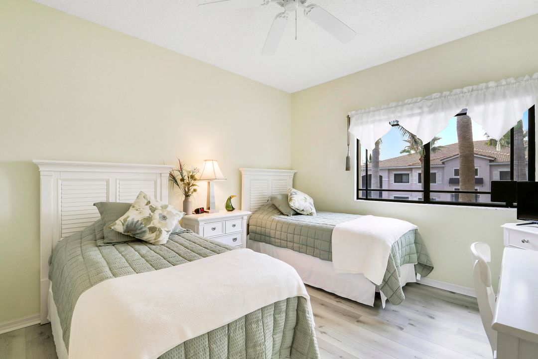 Active With Contract: $289,900 (2 beds, 2 baths, 1092 Square Feet)