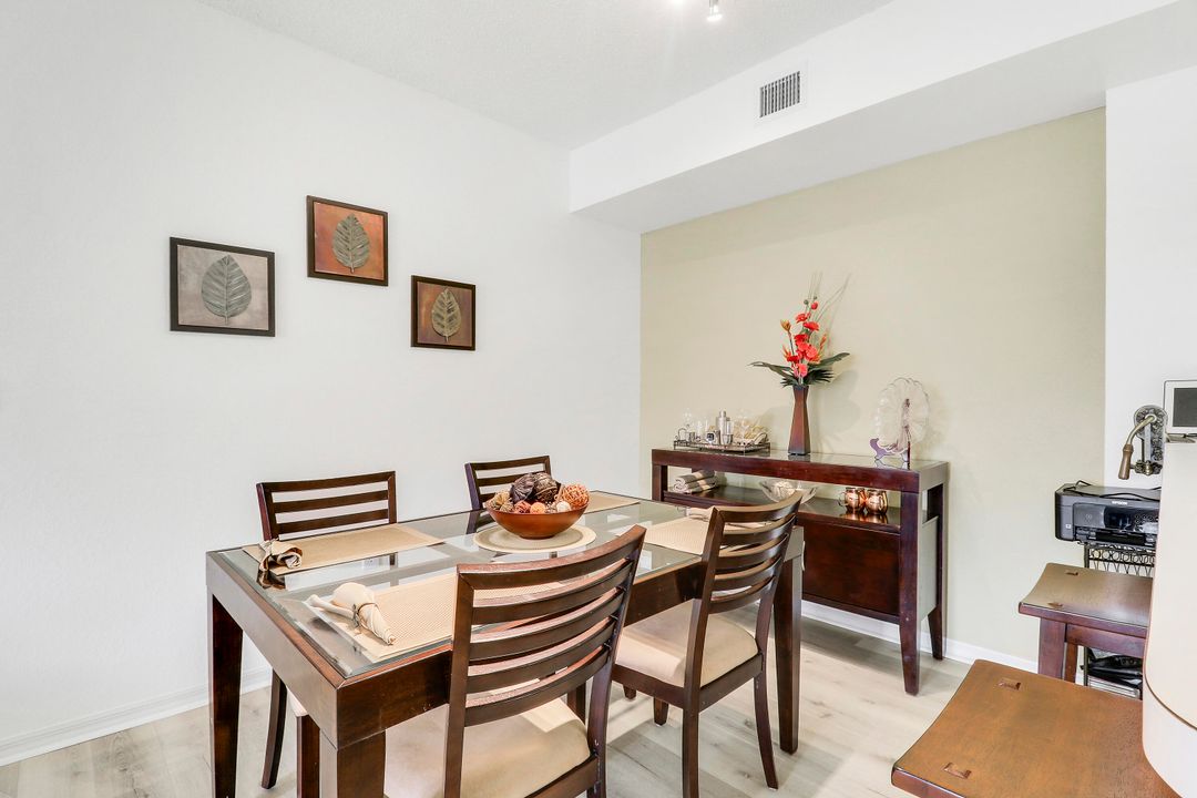 Active With Contract: $289,900 (2 beds, 2 baths, 1092 Square Feet)
