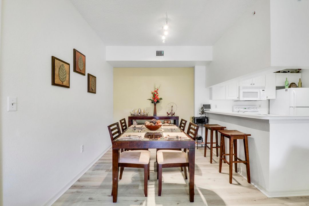 Active With Contract: $289,900 (2 beds, 2 baths, 1092 Square Feet)