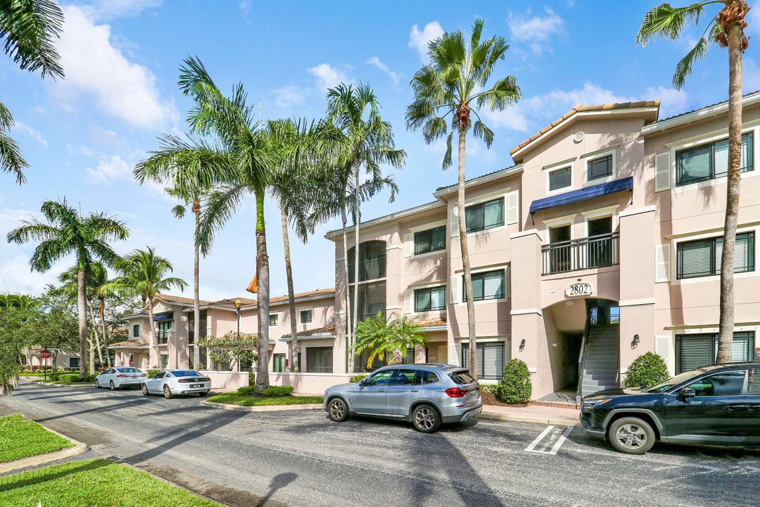 Active With Contract: $289,900 (2 beds, 2 baths, 1092 Square Feet)