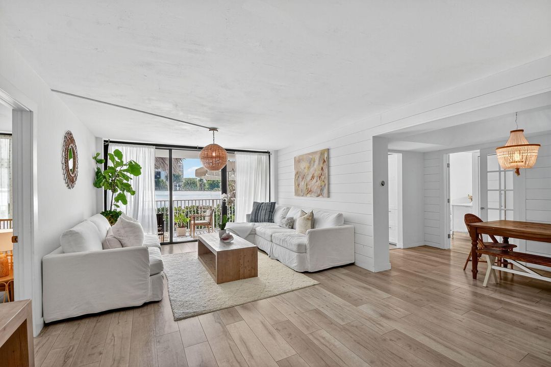 Active With Contract: $339,995 (2 beds, 2 baths, 1417 Square Feet)