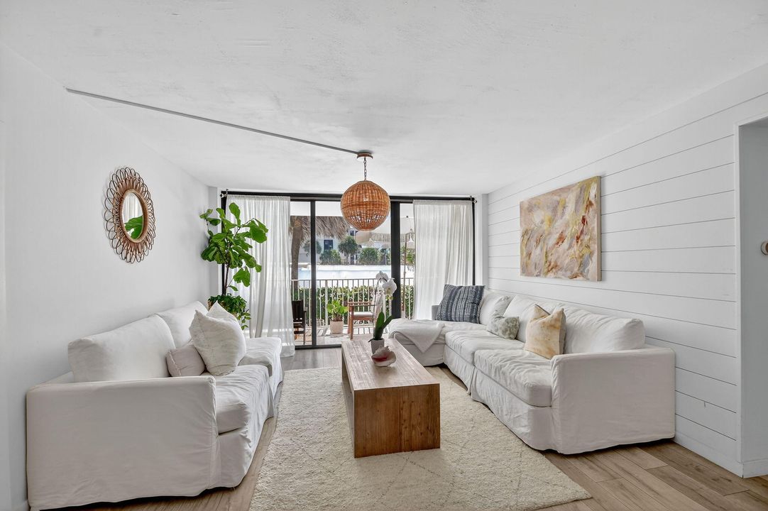 Active With Contract: $339,995 (2 beds, 2 baths, 1417 Square Feet)