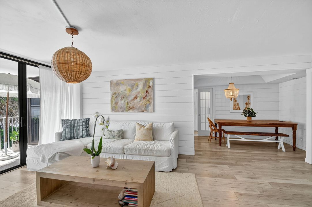 Active With Contract: $339,995 (2 beds, 2 baths, 1417 Square Feet)