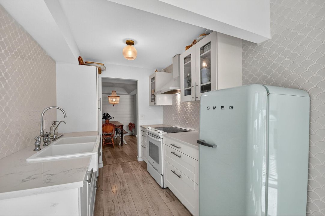 Active With Contract: $339,995 (2 beds, 2 baths, 1417 Square Feet)