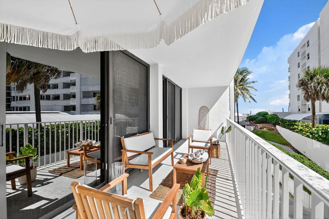 Active With Contract: $339,995 (2 beds, 2 baths, 1417 Square Feet)