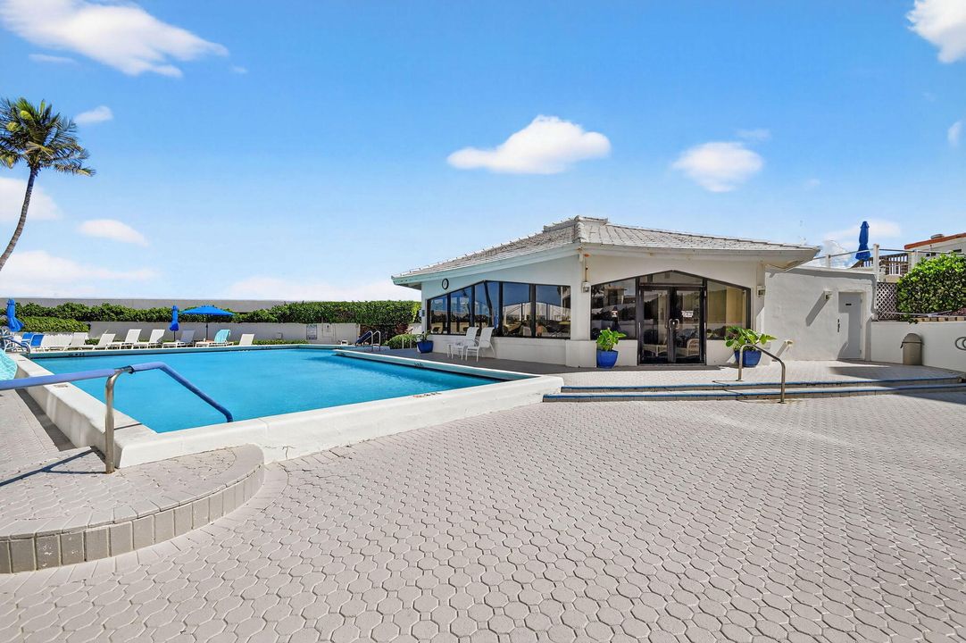 Active With Contract: $339,995 (2 beds, 2 baths, 1417 Square Feet)