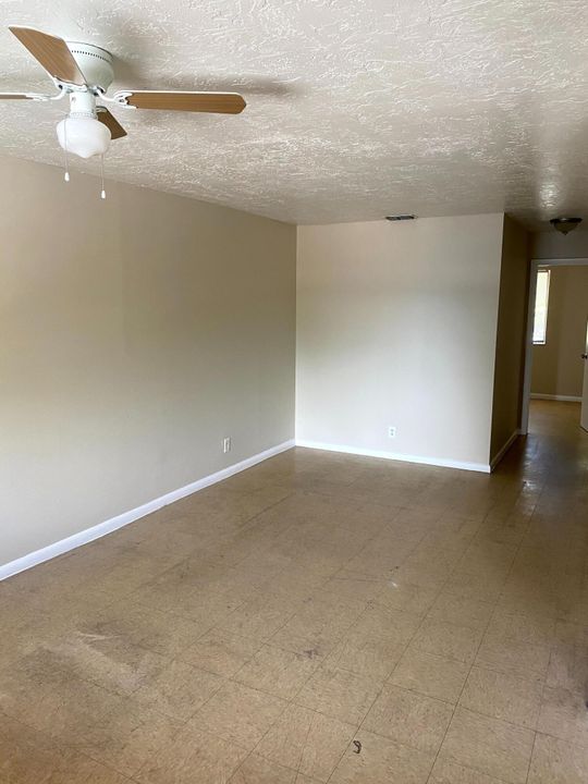 For Rent: $1,450 (2 beds, 1 baths, 700 Square Feet)