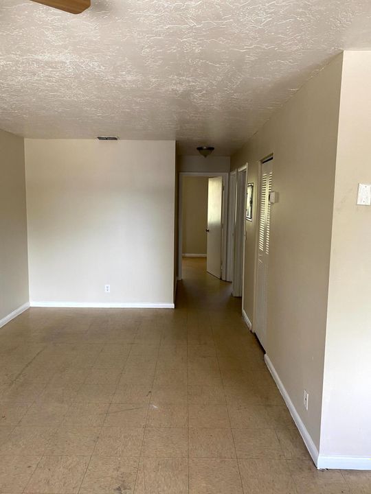 For Rent: $1,450 (2 beds, 1 baths, 700 Square Feet)