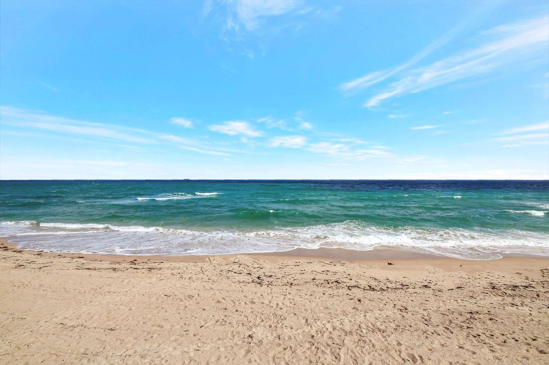 Active With Contract: $339,995 (2 beds, 2 baths, 1417 Square Feet)