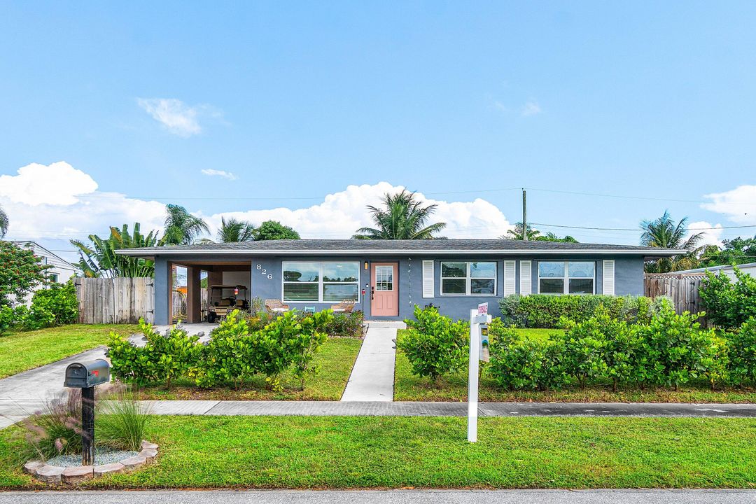 合同活跃: $439,000 (3 贝兹, 2 浴室, 1008 平方英尺)