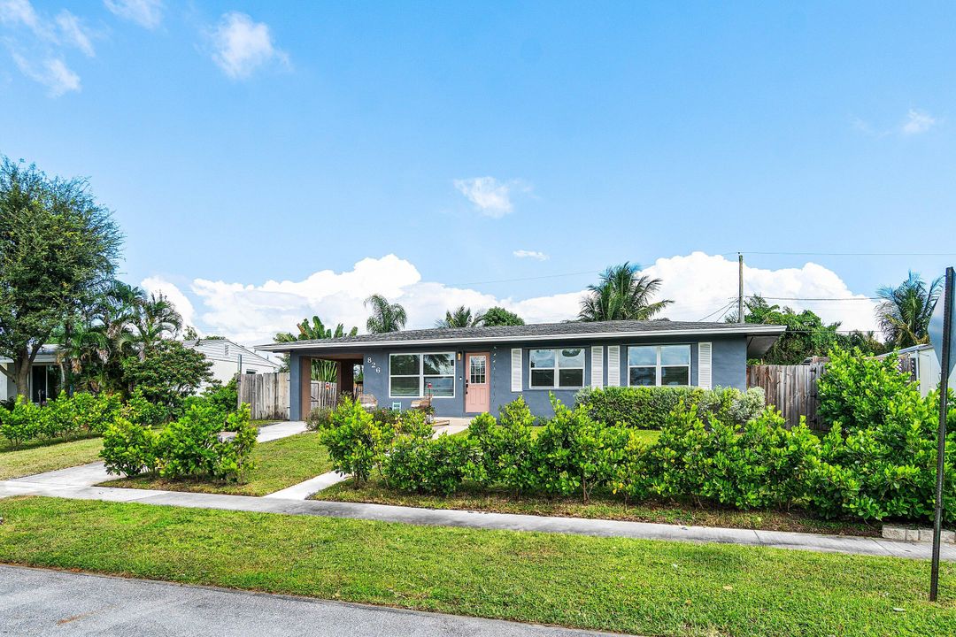 合同活跃: $439,000 (3 贝兹, 2 浴室, 1008 平方英尺)