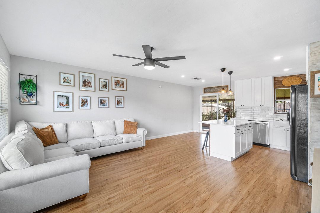 合同活跃: $439,000 (3 贝兹, 2 浴室, 1008 平方英尺)