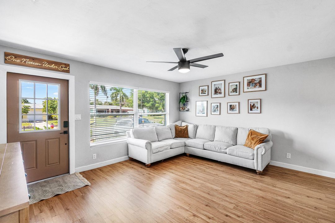 合同活跃: $439,000 (3 贝兹, 2 浴室, 1008 平方英尺)