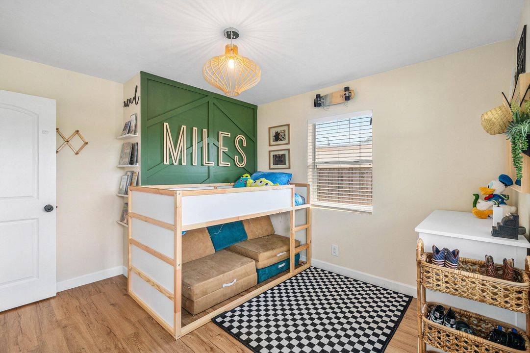 合同活跃: $439,000 (3 贝兹, 2 浴室, 1008 平方英尺)