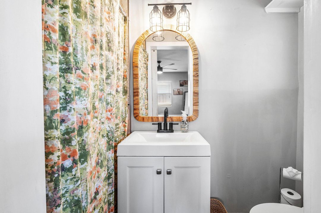 合同活跃: $439,000 (3 贝兹, 2 浴室, 1008 平方英尺)