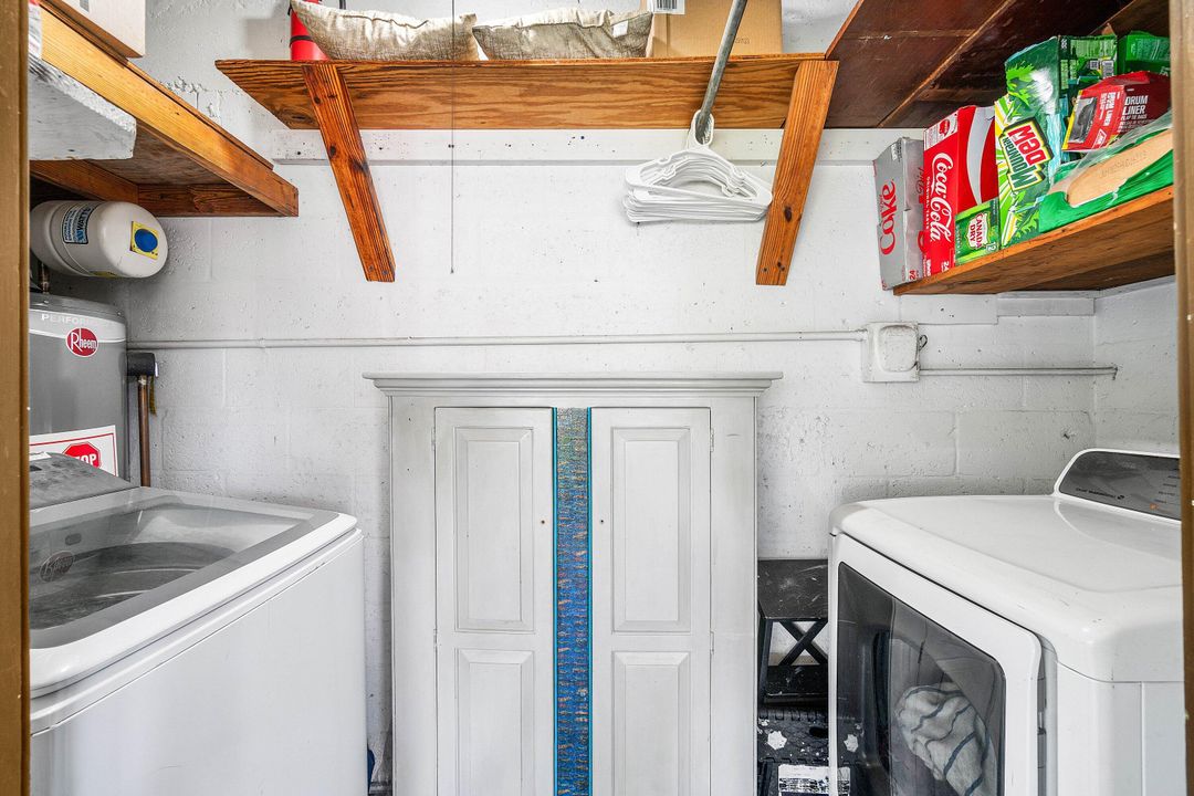 合同活跃: $439,000 (3 贝兹, 2 浴室, 1008 平方英尺)