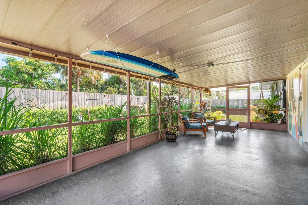 合同活跃: $439,000 (3 贝兹, 2 浴室, 1008 平方英尺)