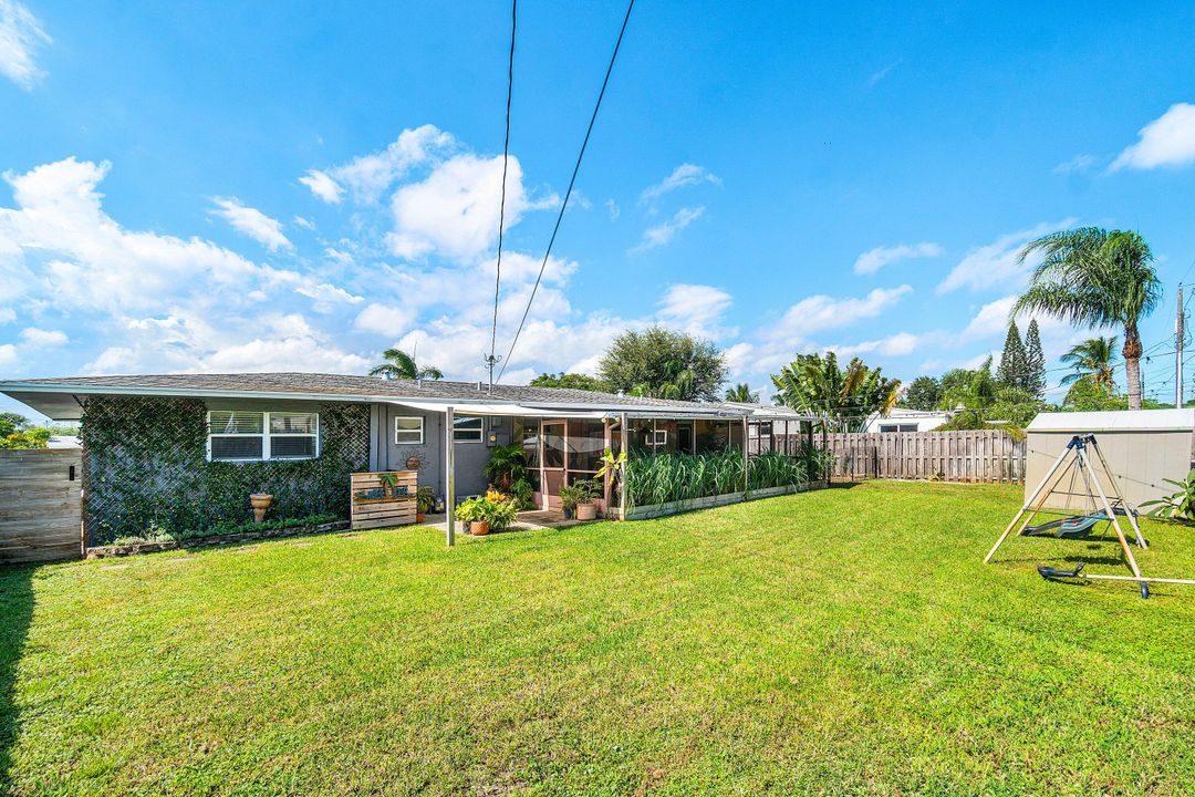 合同活跃: $439,000 (3 贝兹, 2 浴室, 1008 平方英尺)