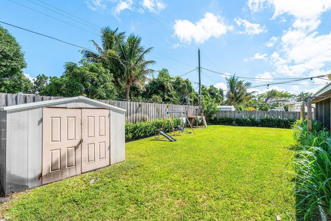 合同活跃: $439,000 (3 贝兹, 2 浴室, 1008 平方英尺)