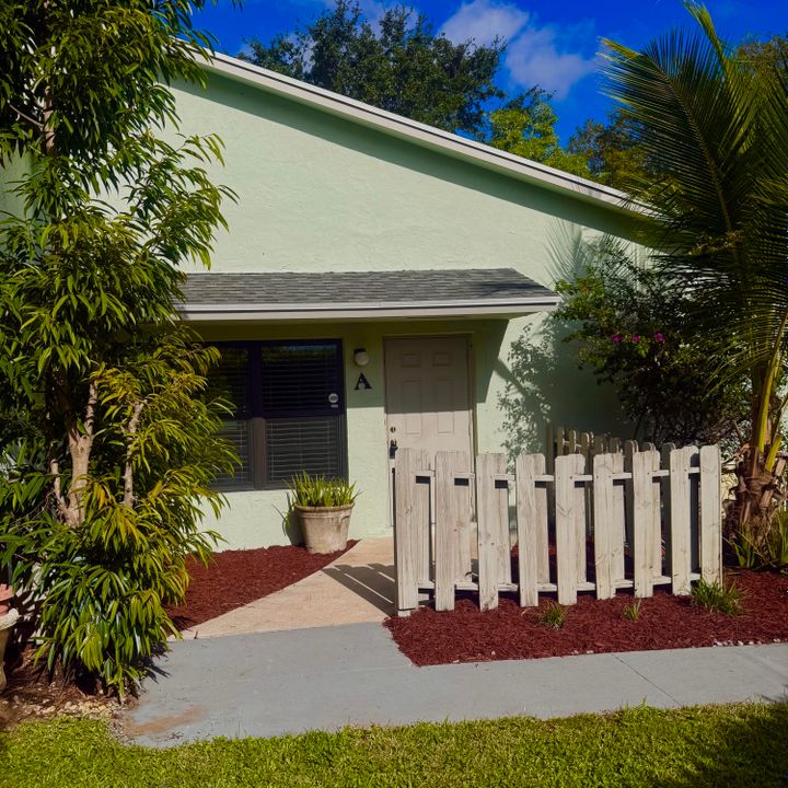 На продажу: $330,000 (2 спален, 2 ванн, 1102 Квадратных фут)