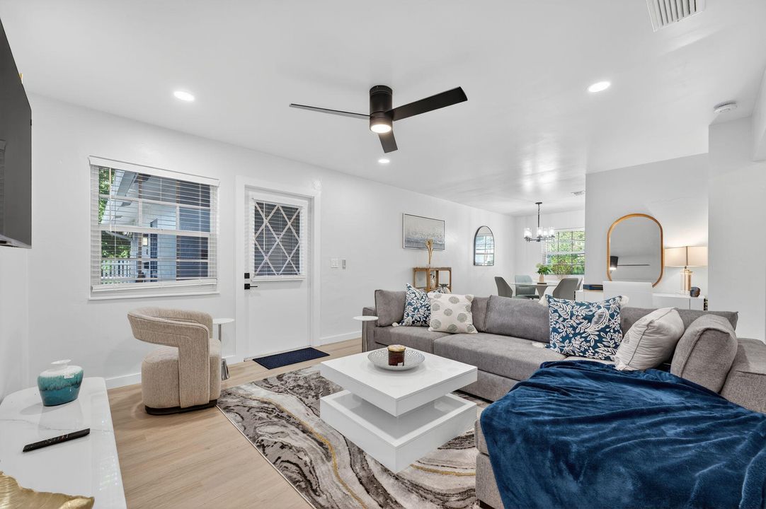 Recently Rented: $4,300 (2 beds, 1 baths, 1000 Square Feet)