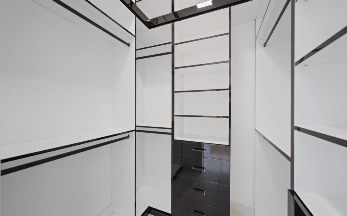 待售: $5,695,000 (6 贝兹, 6 浴室, 4507 平方英尺)