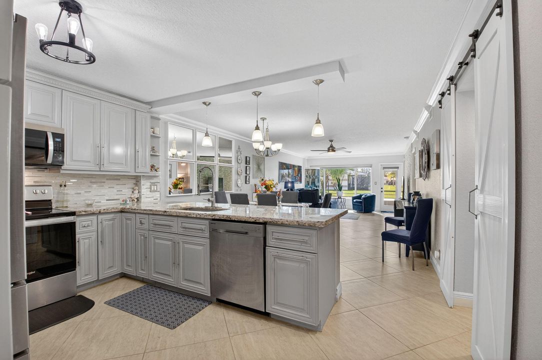 For Sale: $372,700 (2 beds, 2 baths, 1227 Square Feet)