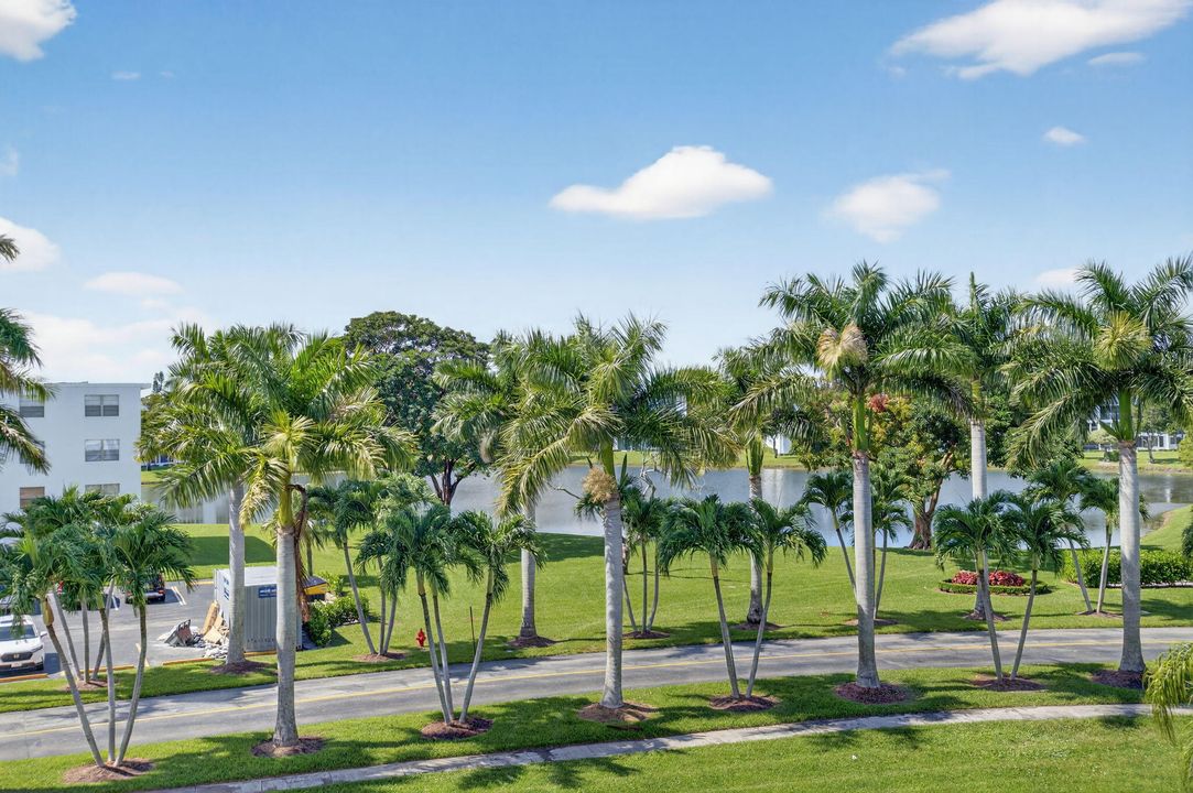 待售: $195,000 (2 贝兹, 2 浴室, 916 平方英尺)