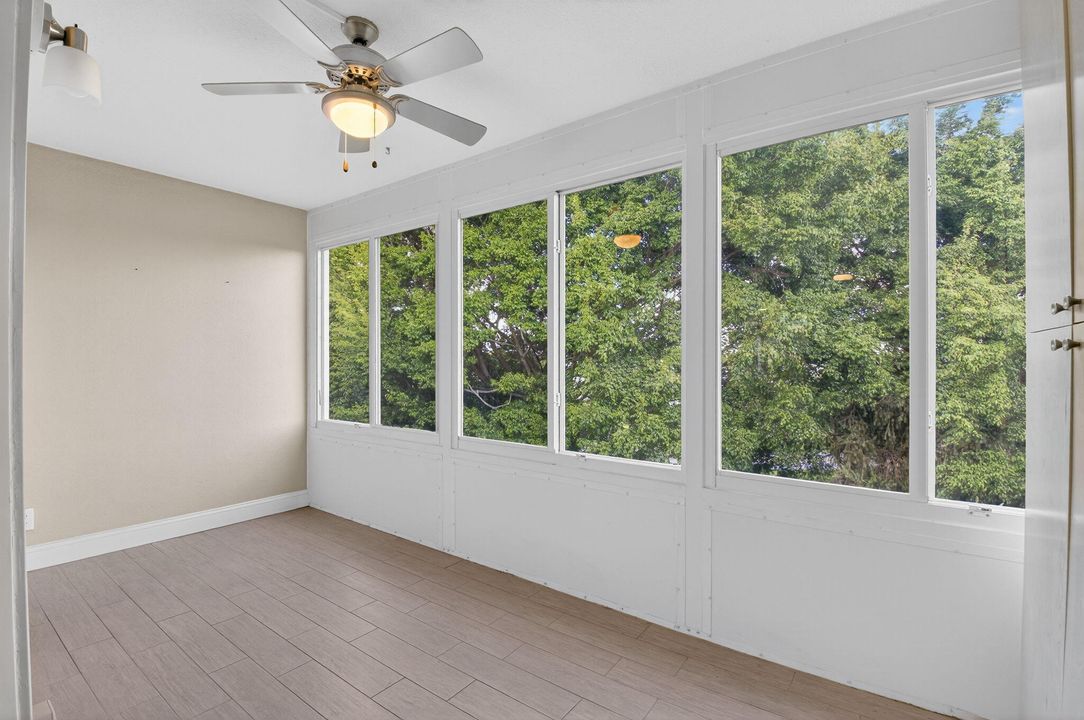 待售: $195,000 (2 贝兹, 2 浴室, 916 平方英尺)