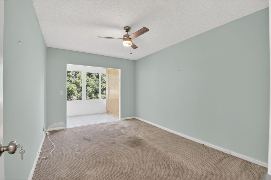 待售: $195,000 (2 贝兹, 2 浴室, 916 平方英尺)