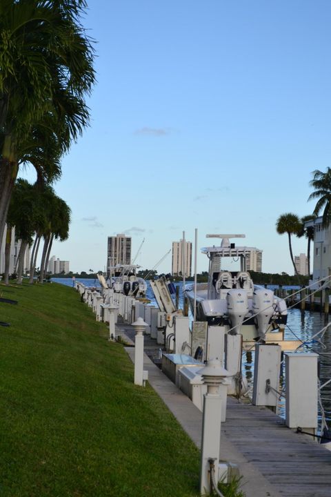 For Rent: $2,300 (2 beds, 2 baths, 1150 Square Feet)