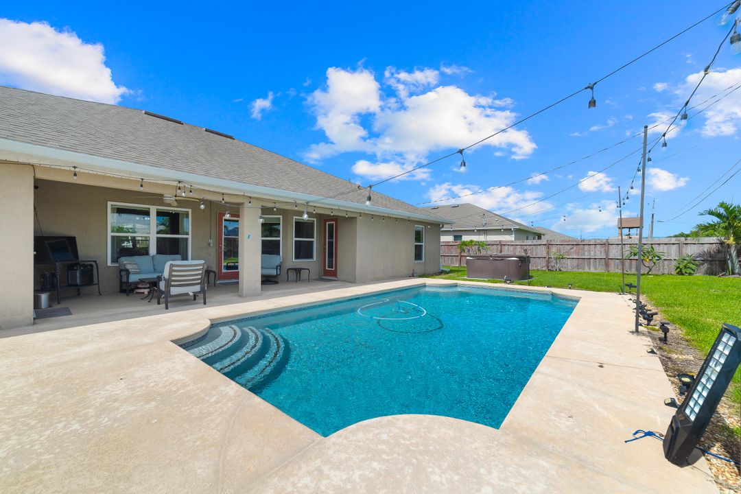 For Sale: $600,000 (4 beds, 3 baths, 2307 Square Feet)