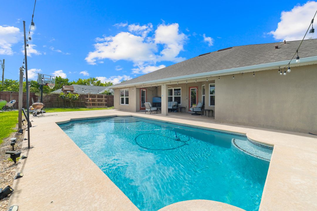 For Sale: $600,000 (4 beds, 3 baths, 2307 Square Feet)