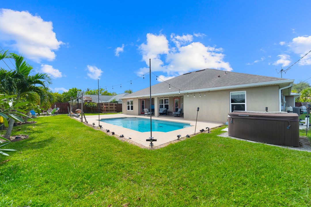 For Sale: $600,000 (4 beds, 3 baths, 2307 Square Feet)