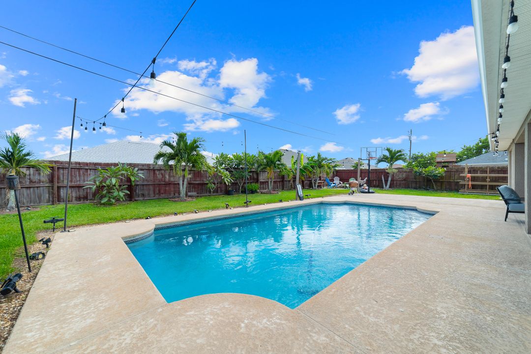 For Sale: $600,000 (4 beds, 3 baths, 2307 Square Feet)