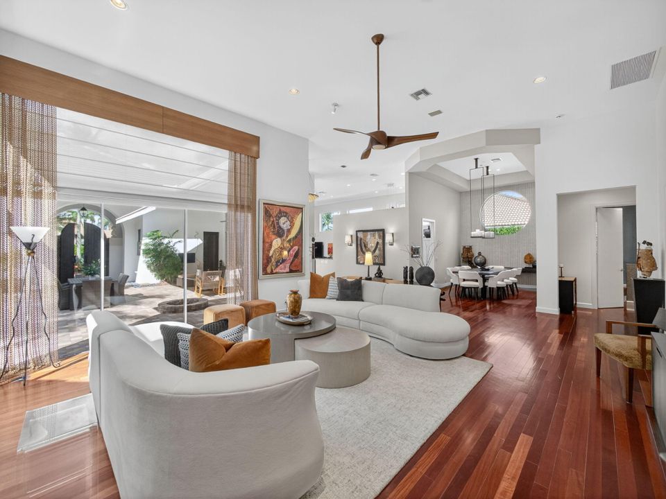 Под контрактом: $2,500,000 (4 спален, 3 ванн, 3614 Квадратных фут)