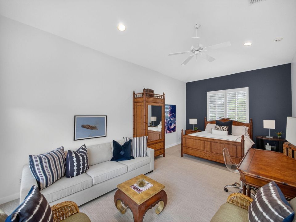 Под контрактом: $2,500,000 (4 спален, 3 ванн, 3614 Квадратных фут)