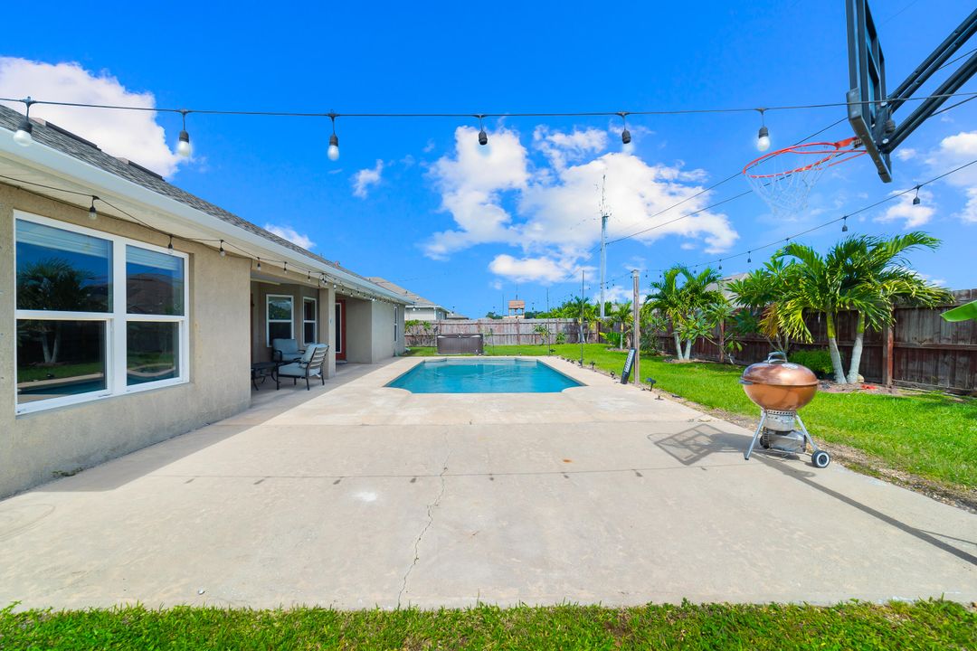 For Sale: $600,000 (4 beds, 3 baths, 2307 Square Feet)