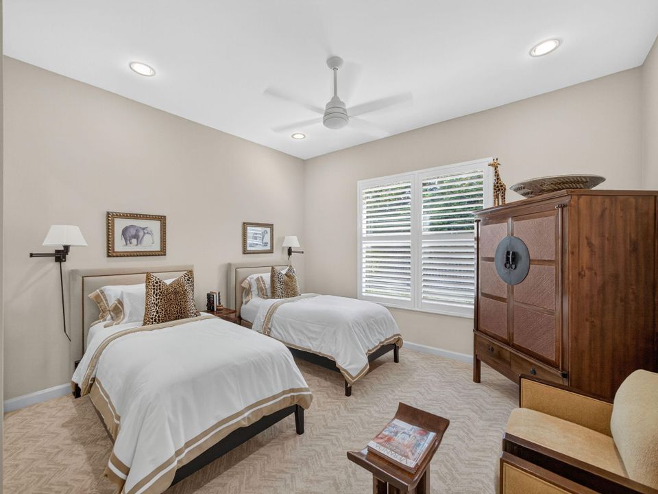 Под контрактом: $2,500,000 (4 спален, 3 ванн, 3614 Квадратных фут)