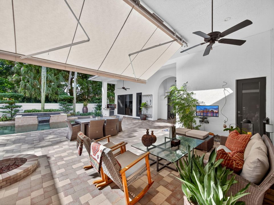 Под контрактом: $2,500,000 (4 спален, 3 ванн, 3614 Квадратных фут)